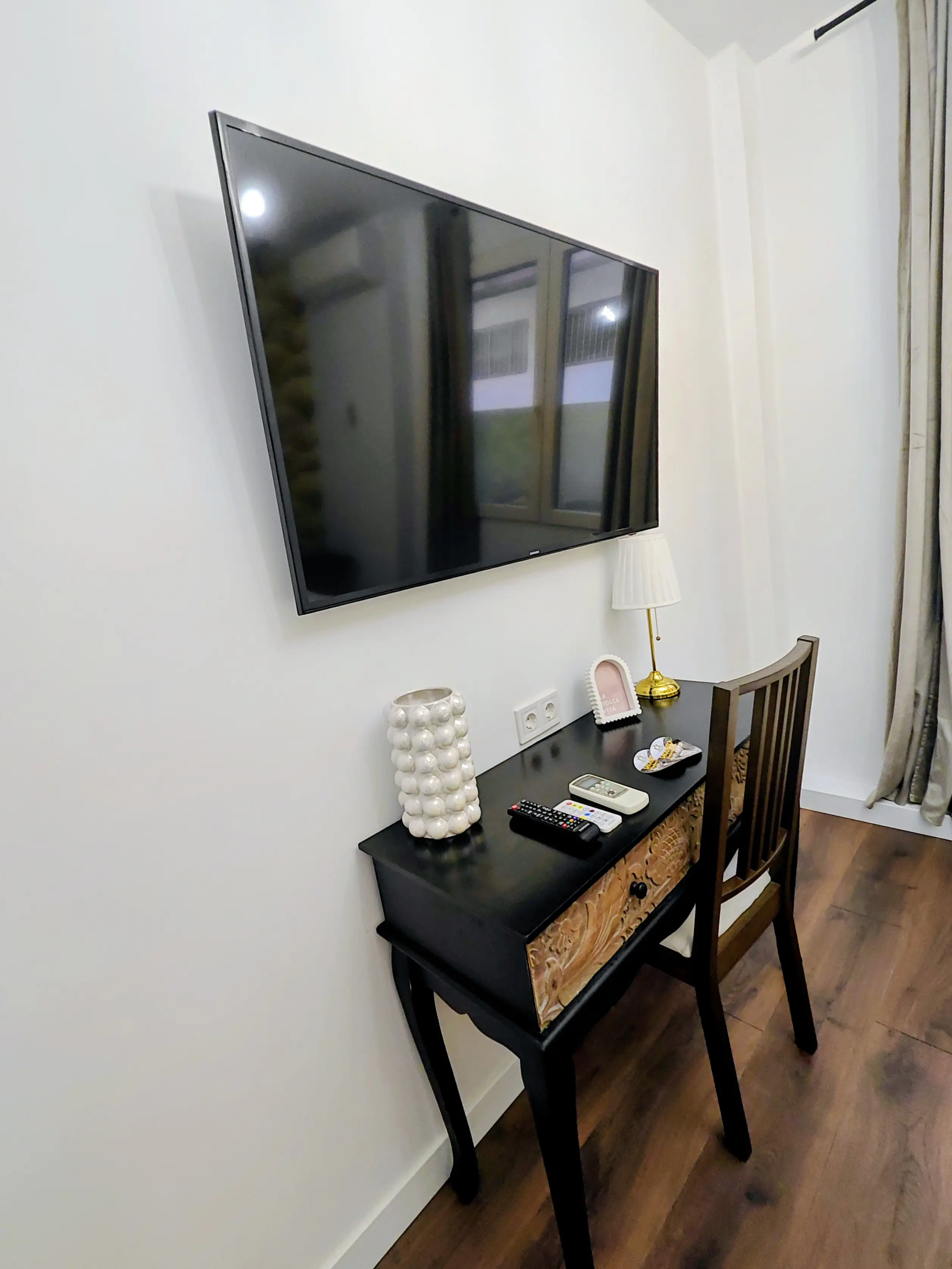 Monarch whole room tv Monarch Room